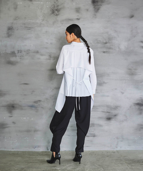 バックプリーツデザインシャツ