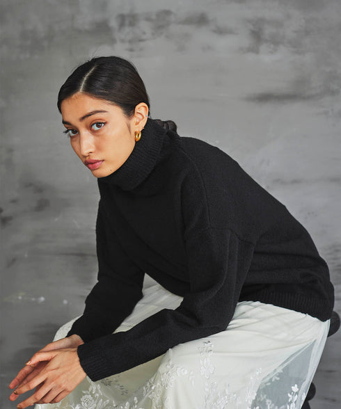 レースドッキングタートルニット