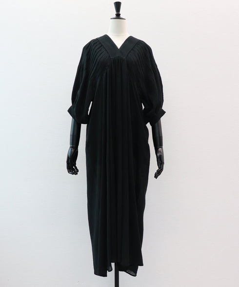 ドルマンスリーブ・ピンタックワンピース