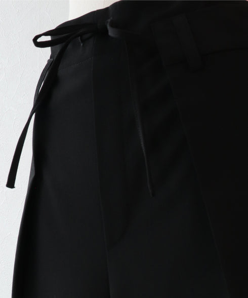 バックスリットナロースカート