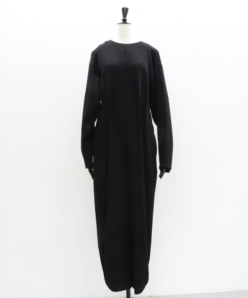 タックドフォルムジャンプスーツ