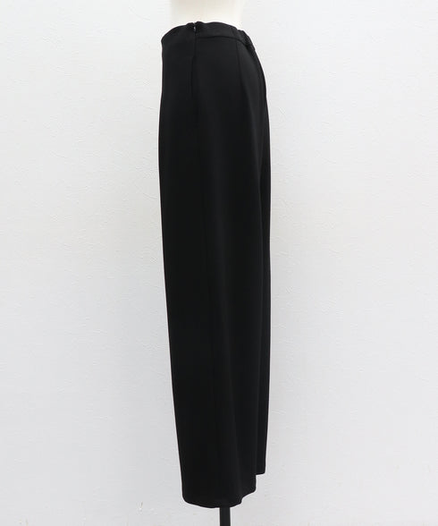 タックストレートパンツ