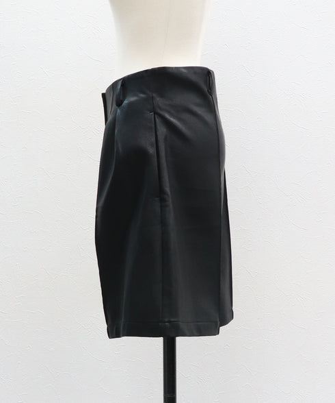 【11.7 InstaLIVE Pickup】フェイクレザータックショートパンツ