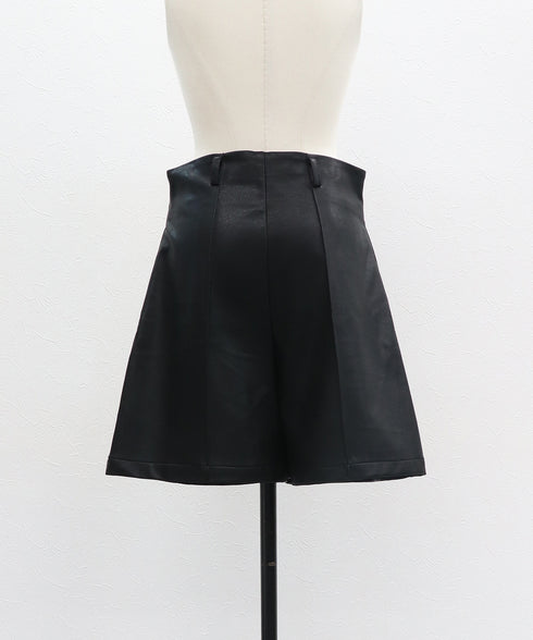 【11.7 InstaLIVE Pickup】フェイクレザータックショートパンツ