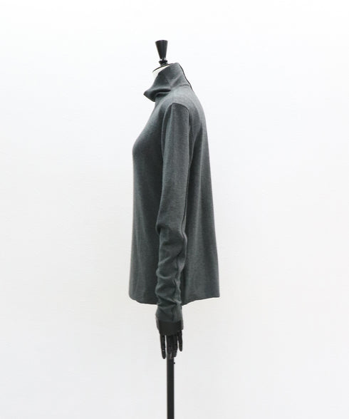 ソフトエッジハイネックトップ