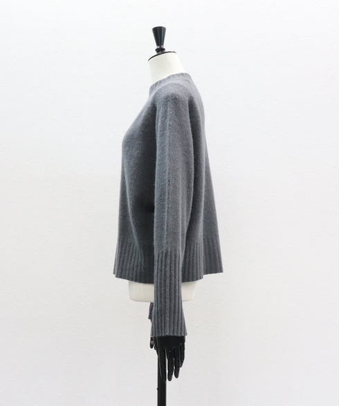 【2025.11 NEW IN】YAKショートニット