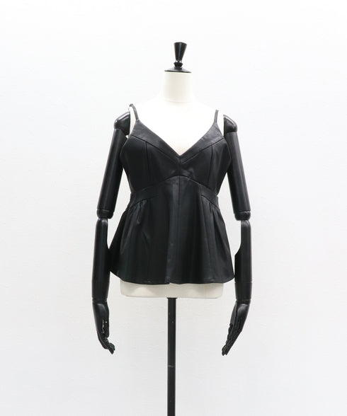 【2025.12 NEW IN】フェイクレザーペプラムトップ