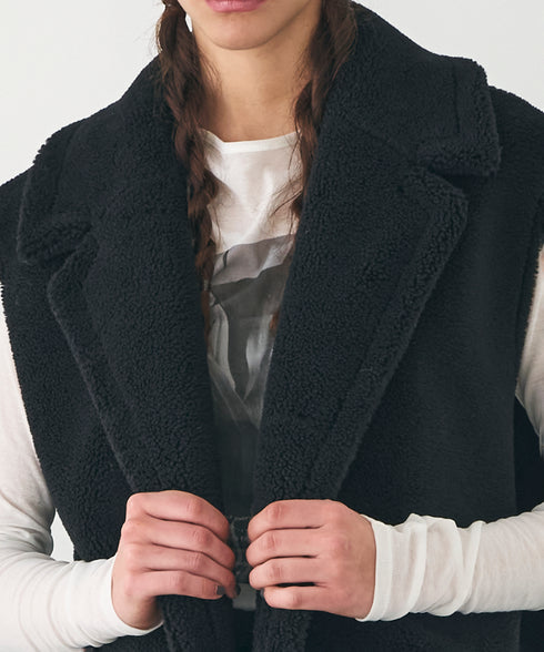 リバーシブル・フェイクムートンテーラードジレ