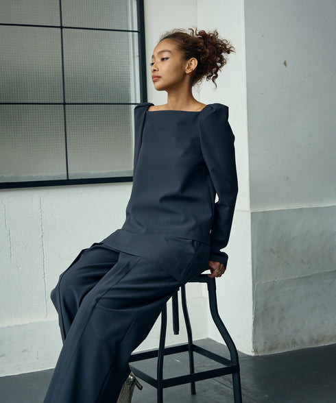 マルチエアー・デコルテブラウス