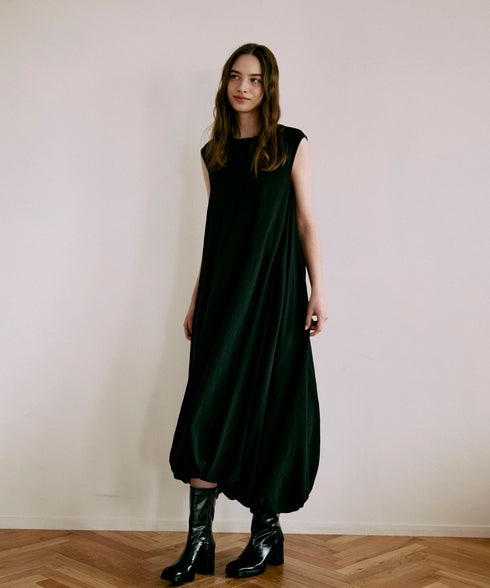 ノースリーブ・バルーンワンピース