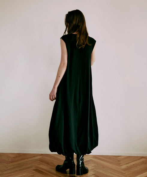 ノースリーブ・バルーンワンピース