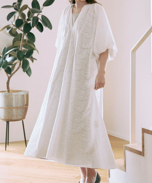 エンブロイダリーレースバルーンスリーブ・カフタンワンピース