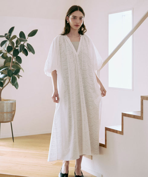 エンブロイダリーレースバルーンスリーブ・カフタンワンピース