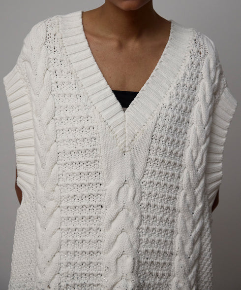 箔プリントニットベスト