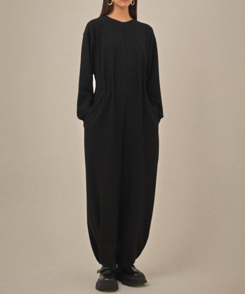 タックドフォルムジャンプスーツ