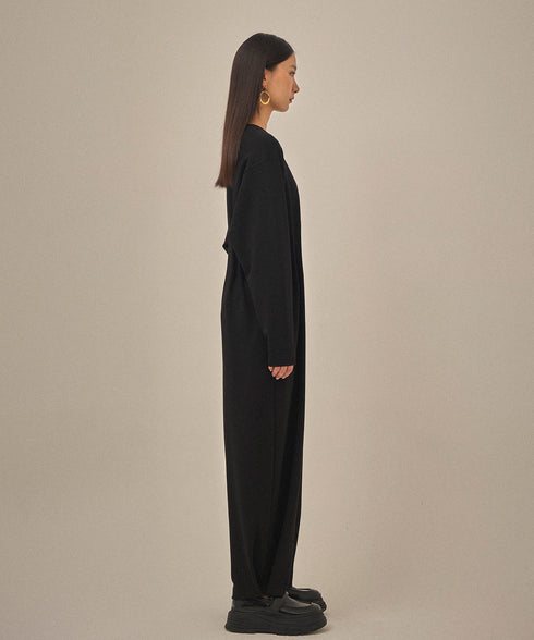 タックドフォルムジャンプスーツ