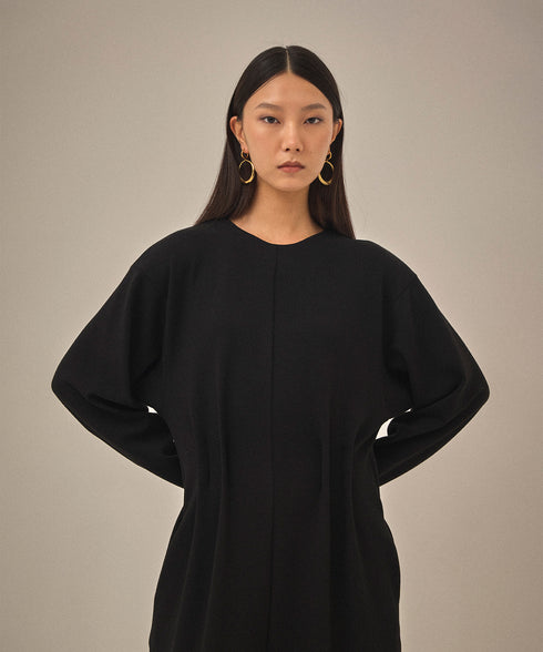 タックドフォルムジャンプスーツ