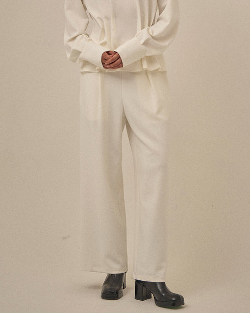 タックストレートパンツ