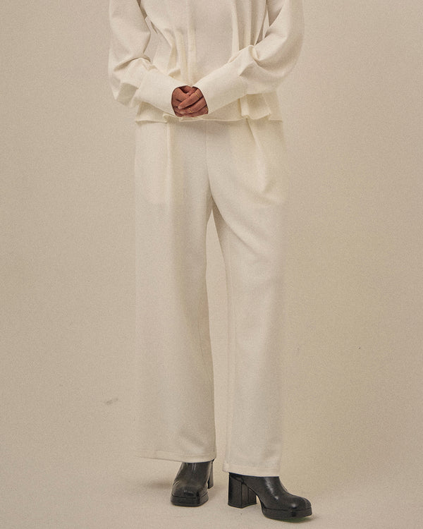 タックストレートパンツ