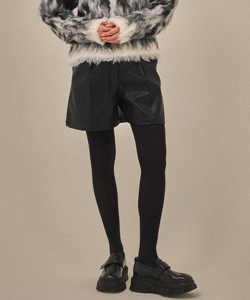 【11.7 InstaLIVE Pickup】フェイクレザータックショートパンツ