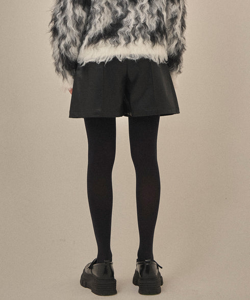 【11.7 InstaLIVE Pickup】フェイクレザータックショートパンツ