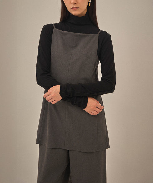 ソフトエッジハイネックトップ