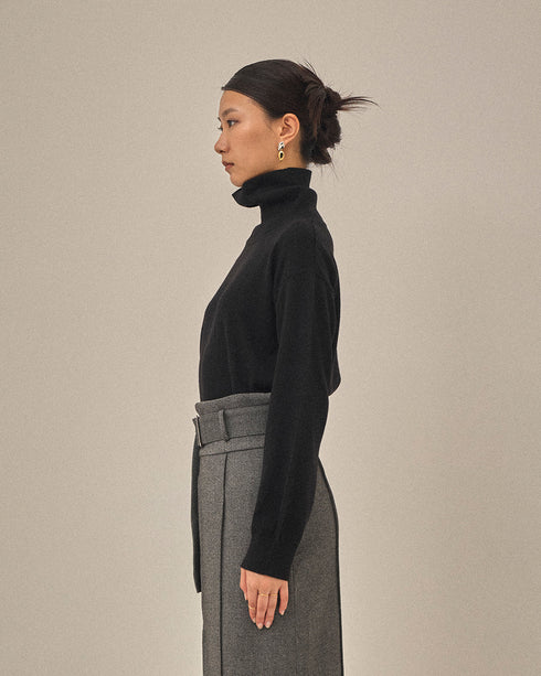 ソフトエッジハイネックトップ