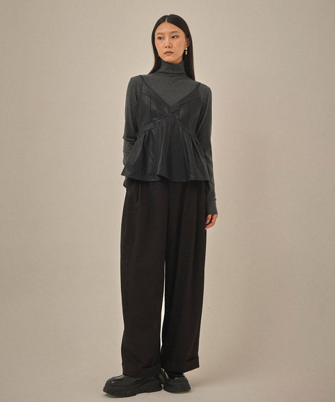 ソフトエッジハイネックトップ