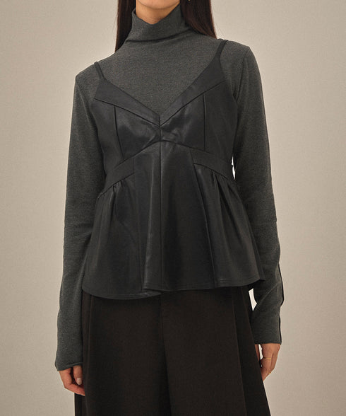【2025.12 NEW IN】フェイクレザーペプラムトップ