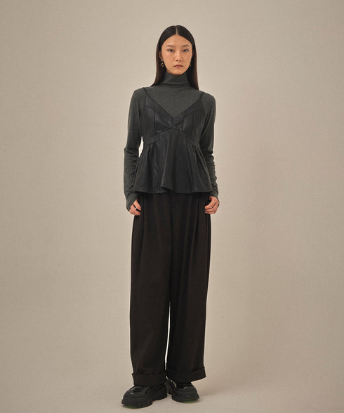 【2025.12 NEW IN】フェイクレザーペプラムトップ