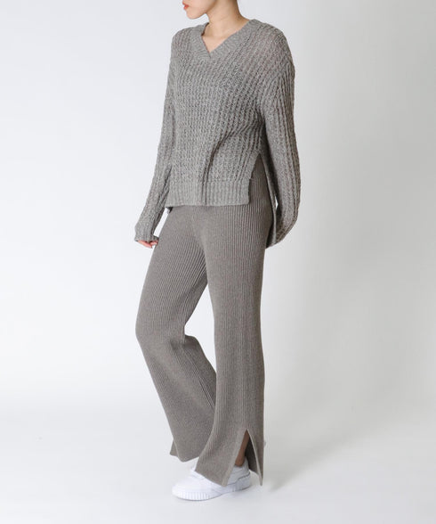 Vネックオフショルダーヘアリーニット