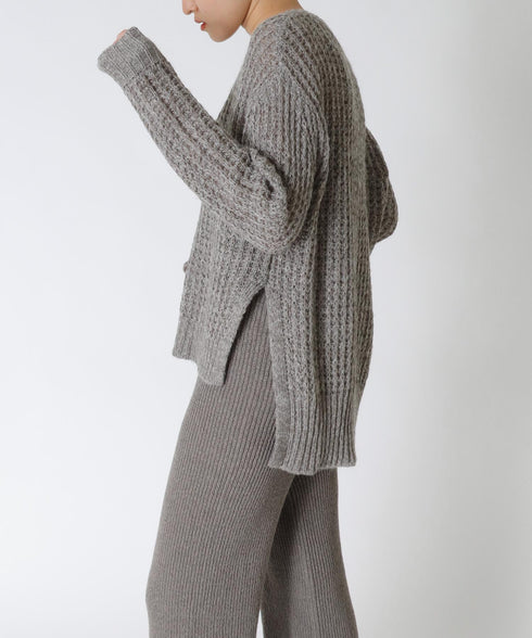 Vネックオフショルダーヘアリーニット