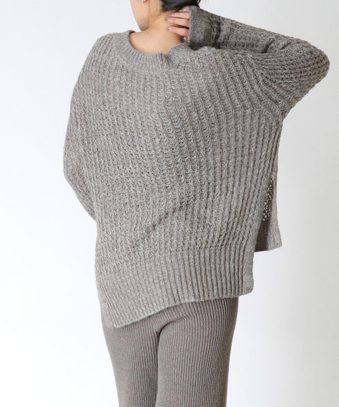 Vネックオフショルダーヘアリーニット