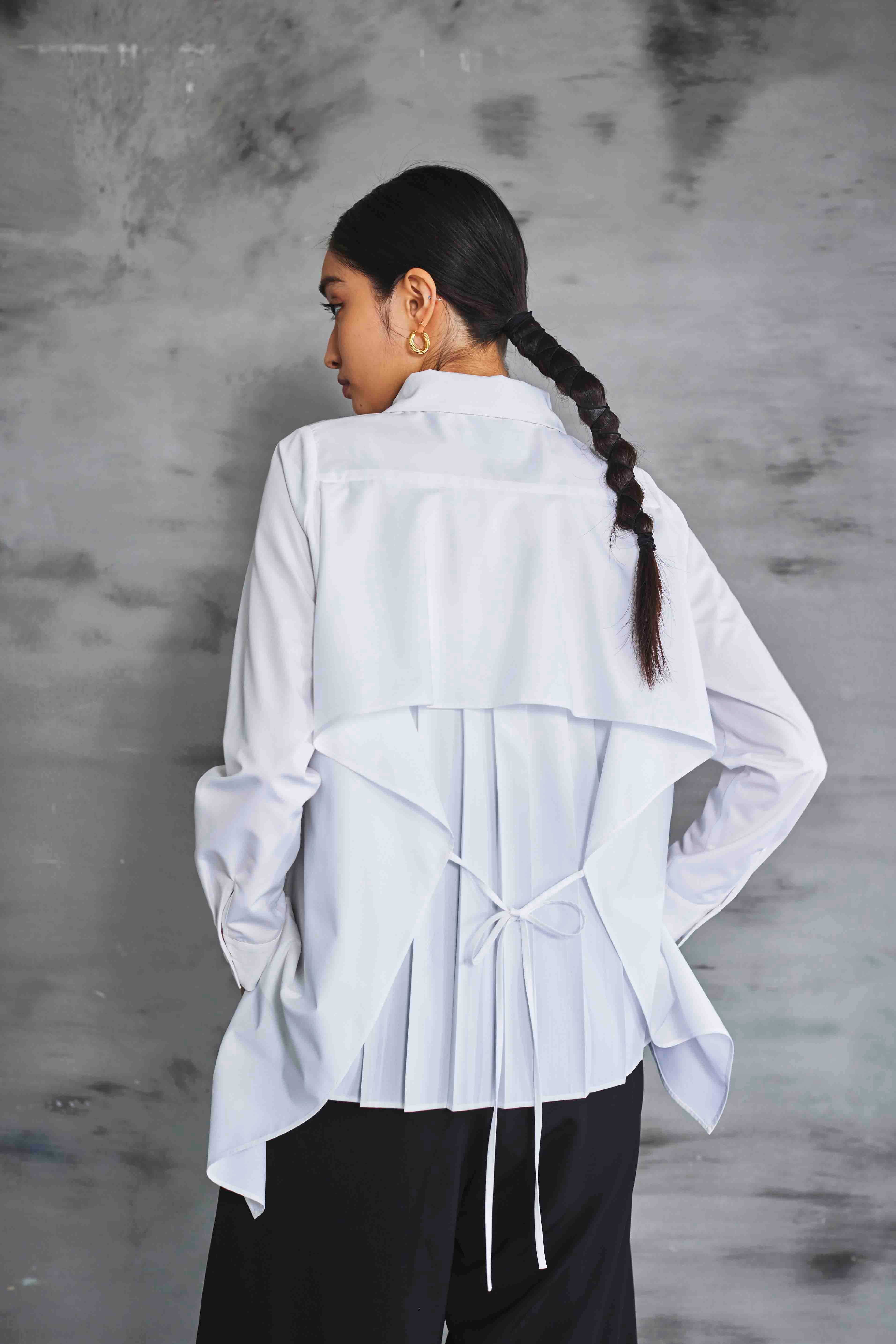 uuuuu　COLUMN / バックプリーツシャツ バックプリーツシャツ – Lallia Mù