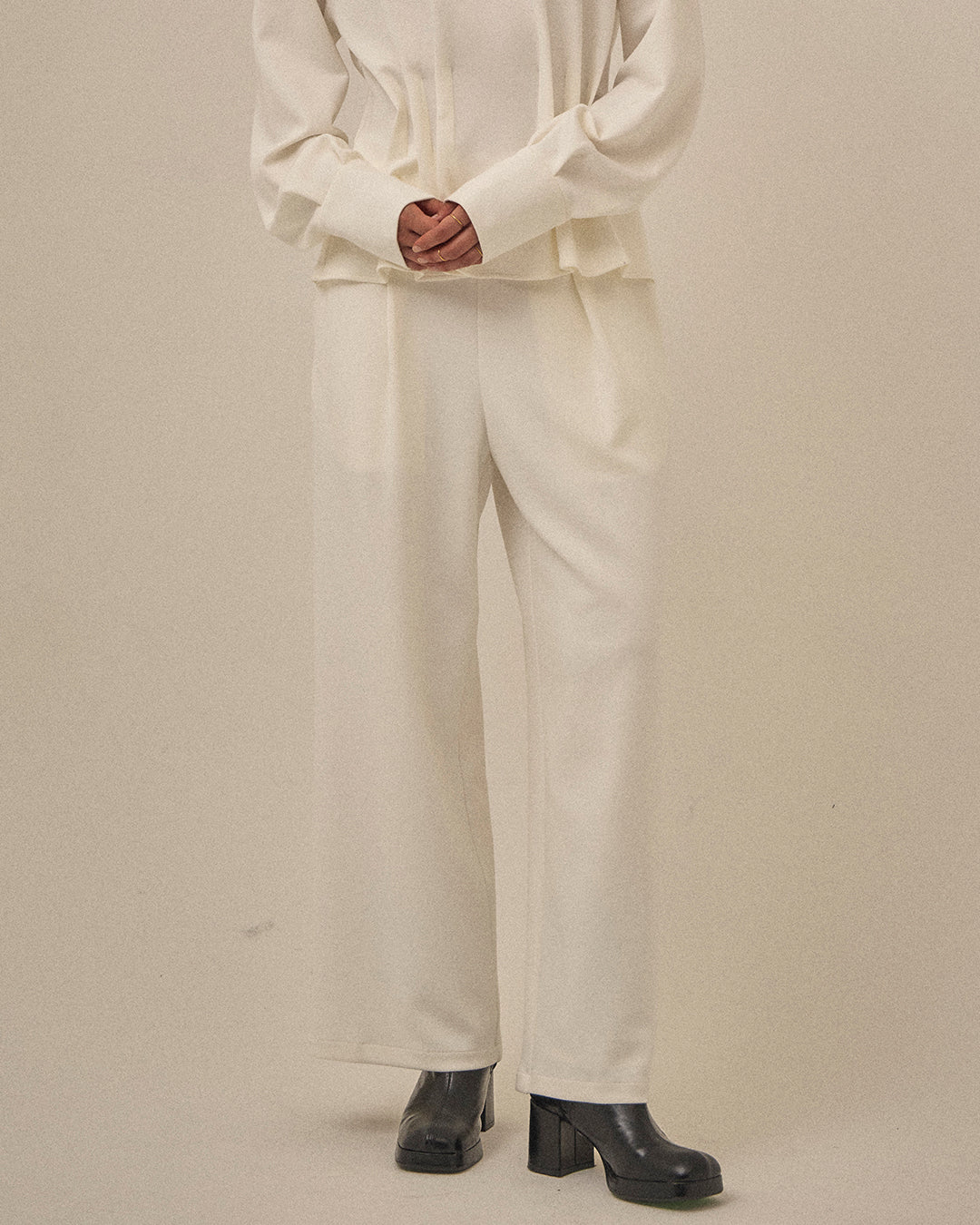 アンクレイヴ　ホワイト　ドレス　パンツ　タグ付き アンクレイヴ ホワイト ドレス パンツ タグ付き